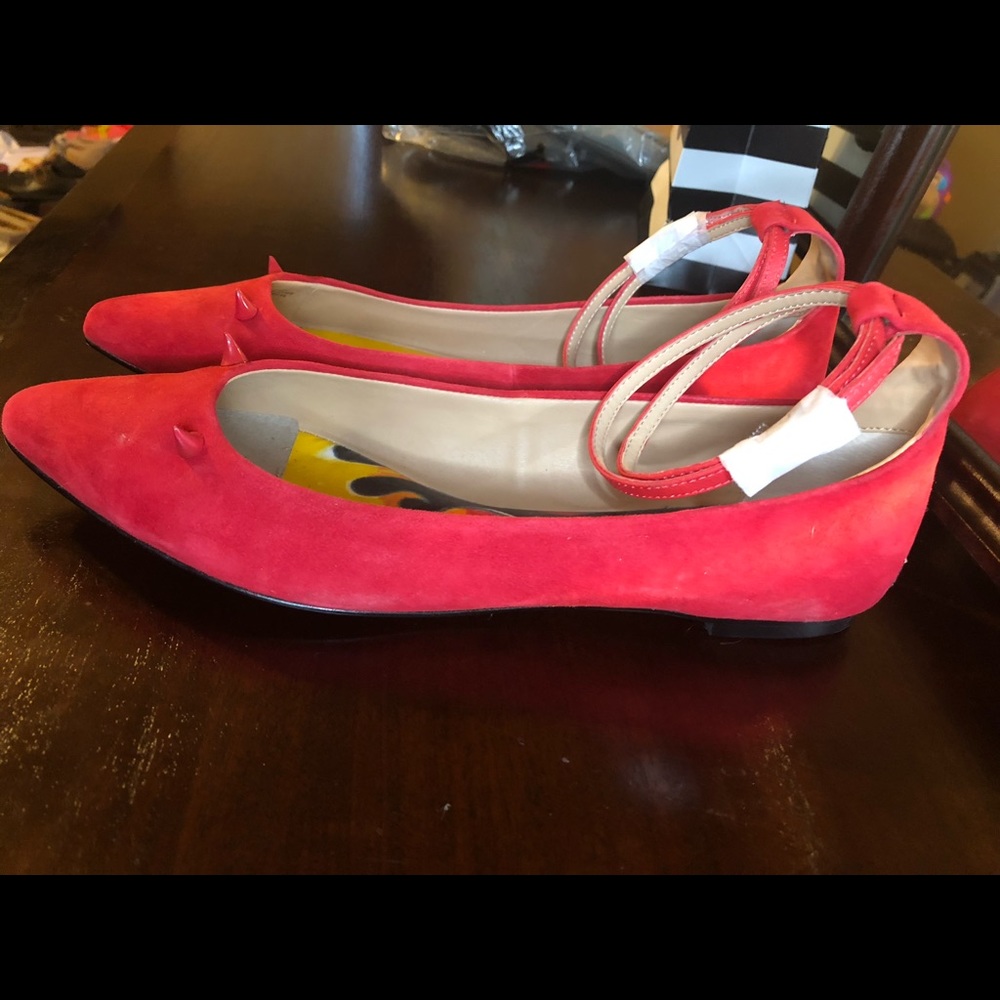 Taylor says devilish shoes size 10